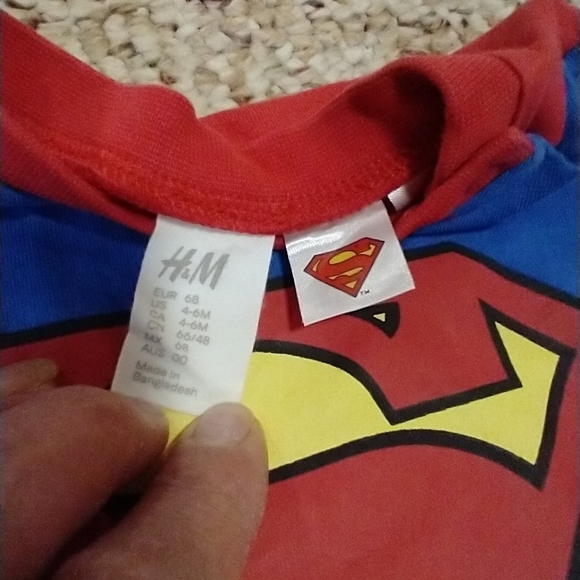 Size 4-6 M baby boys Superman onesie pajamas - Picture 7 of 11